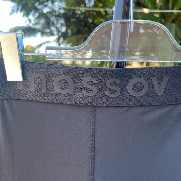 Massov Black Streamlined Leggings with Stretchy Fit Size Small NWOT MID- Waisted - Picture 6 of 9